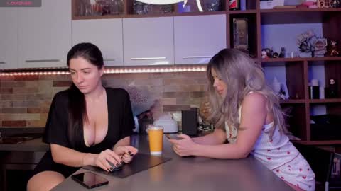 Snapshot of victorias_world chatting on 12/02/25, 01:05 Viktoria online show from 12/02/25, 01:05