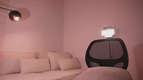 Victoria online show from 09/27/25, 01:21