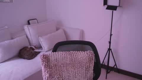 Victoria online show from 09/28/25, 04:45