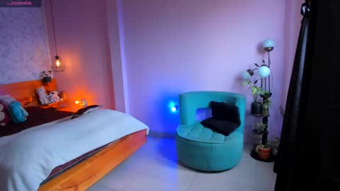 Snapshot of victoriasmithtv chatting on 03/08/25, 07:20 victoriasmithtv online show from 03/08/25, 07:20