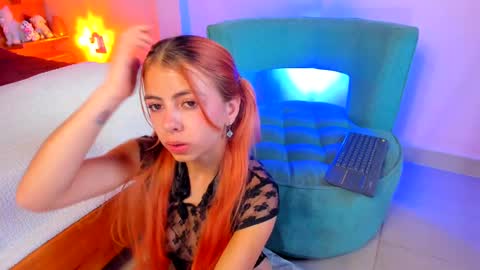 Snapshot of victoriasmithtv chatting on 03/12/25, 11:01 victoriasmithtv online show from 03/12/25, 11:01