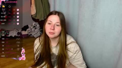 Snapshot of victoriassecrets_ chatting on 12/19/25, 08:38 victoriassecrets_ online show from 12/19/25, 08:38