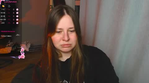 Snapshot of victoriassecrets_ chatting on 12/22/25, 06:27 victoriassecrets_ online show from 12/22/25, 06:27