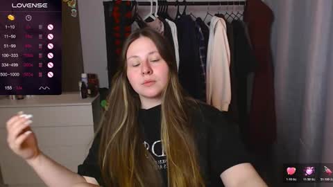 Snapshot of victoriassecrets_ chatting on 02/02/26, 09:35 victoriassecrets_ online show from 02/02/26, 09:35