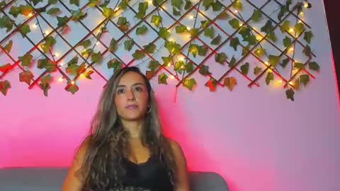 Snapshot of victoriia_rose_ chatting on 11/29/25, 03:31 victoriia_rose_ online show from 11/29/25, 03:31