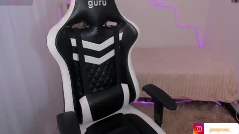 V  I C  T O R I A  online show from 11/06/25, 07:48