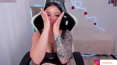 V  I C  T O R I A  online show from 11/18/25, 06:23