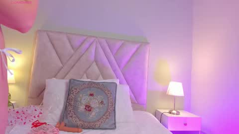 Snapshot of viictoria_becker chatting on 09/10/25, 11:10 Victoria online show from 09/10/25, 11:10