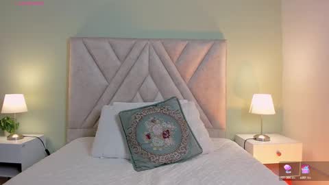 Snapshot of viictoria_becker chatting on 09/11/25, 11:21 Victoria online show from 09/11/25, 11:21