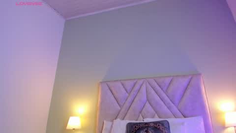 Snapshot of viictoria_becker chatting on 12/22/25, 11:29 Victoria online show from 12/22/25, 11:29