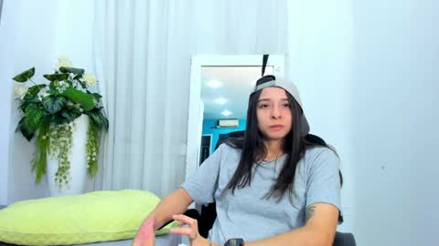 viictoriiasaenz online show from 05/01/26, 05:12