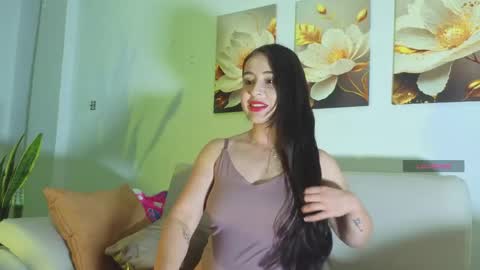 Snapshot of viiolet_collins chatting on 04/15/26, 11:16 VIOLET online show from 04/15/26, 11:16