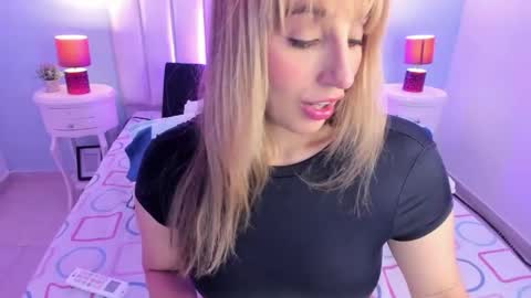 Violet online show from 05/04/26, 12:12