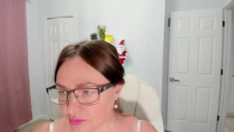 Snapshot of vika7333 chatting on 12/02/24, 08:11 Ukrainian-woman online show from 12/02/24, 08:11