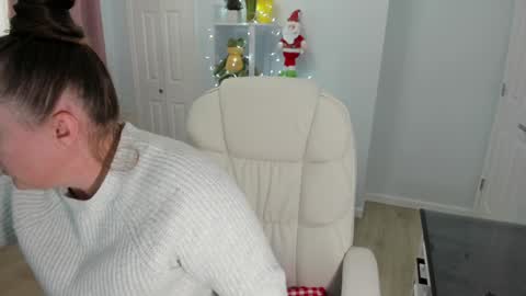 Snapshot of vika7333 chatting on 12/08/24, 06:28 Ukrainian-woman online show from 12/08/24, 06:28