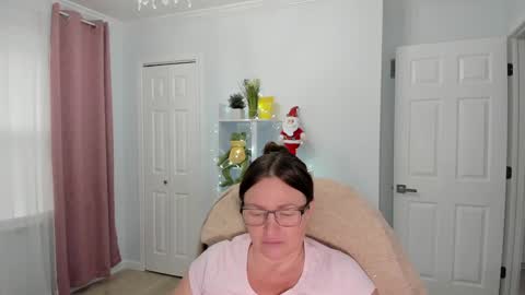 Snapshot of vika7333 chatting on 12/10/24, 03:55 Ukrainian-woman online show from 12/10/24, 03:55