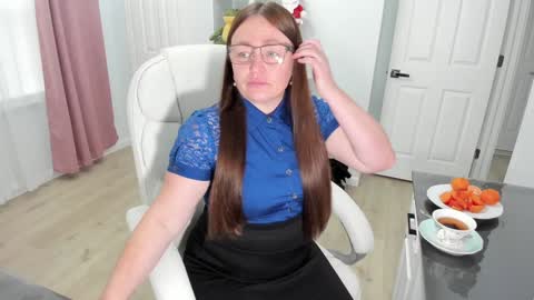 Snapshot of vika7333 chatting on 12/16/24, 03:11 Ukrainian-woman online show from 12/16/24, 03:11