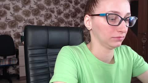 Snapshot of vikaericka chatting on 12/07/24, 05:04 Vika online show from 12/07/24, 05:04