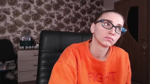 Snapshot of vikaericka chatting on 12/13/24, 10:13 Vika online show from 12/13/24, 10:13