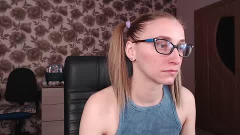 Snapshot of vikaericka chatting on 01/07/25, 12:20 Vika online show from 01/07/25, 12:20