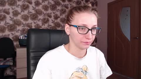 Snapshot of vikaericka chatting on 01/21/25, 09:13 Vika online show from 01/21/25, 09:13