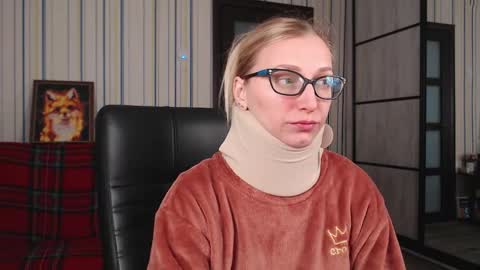 Snapshot of vikaericka chatting on 10/12/25, 11:20 Vika online show from 10/12/25, 11:20