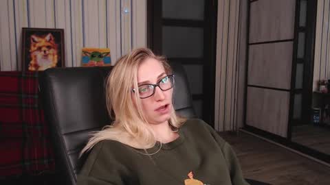 Snapshot of vikaericka chatting on 10/16/25, 11:39 Vika online show from 10/16/25, 11:39