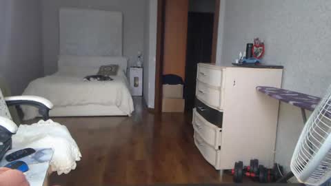 Snapshot of vikaohair chatting on 06/08/26, 12:49 Vikaohair online show from 06/08/26, 12:49