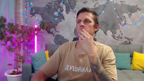 Snapshot of vikingchrisss chatting on 12/20/25, 11:17 vikingchrisss online show from 12/20/25, 11:17