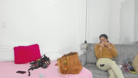 vikiTomson online show from 02/20/25, 12:36