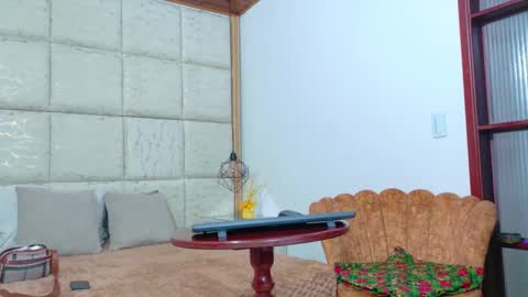 vikiTomson online show from 09/16/25, 12:50