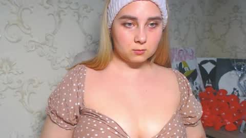 Snapshot of vikiwaitingforyou chatting on 06/03/26, 02:33 Vitoria online show from 06/03/26, 02:33