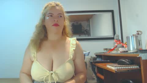 VIKKKTORIAAA online show from 02/01/25, 05:18