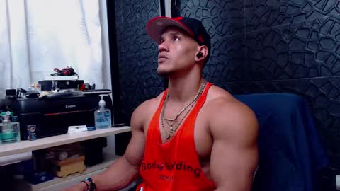 Viktor Herrera online show from 02/05/25, 03:52