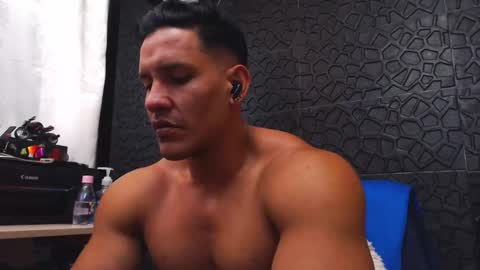 Viktor Herrera online show from 09/19/25, 03:56