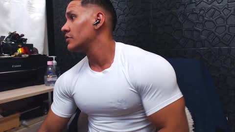 Viktor Herrera online show from 09/30/25, 02:33