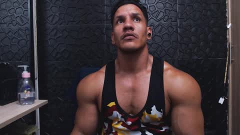 Viktor Herrera online show from 10/08/25, 03:04