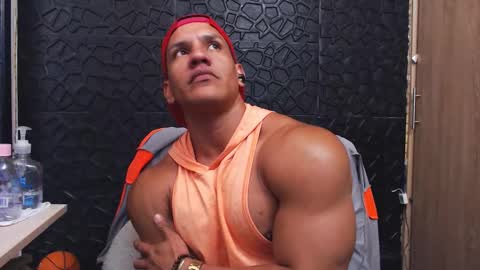 Viktor Herrera online show from 10/18/25, 04:52