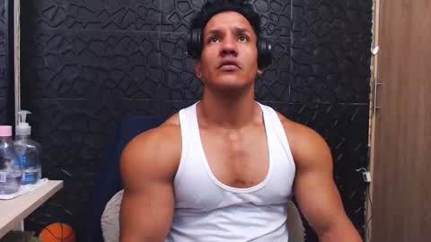 Viktor Herrera online show from 10/20/25, 03:01