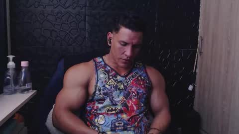 Snapshot of viktorherrera chatting on 12/21/25, 01:07 Viktor Herrera online show from 12/21/25, 01:07