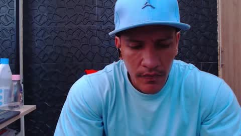 Snapshot of viktorherrera chatting on 01/12/26, 07:30 Viktor Herrera online show from 01/12/26, 07:30