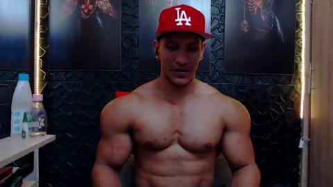 Snapshot of viktorherrera chatting on 02/18/26, 03:02 Viktor Herrera online show from 02/18/26, 03:02