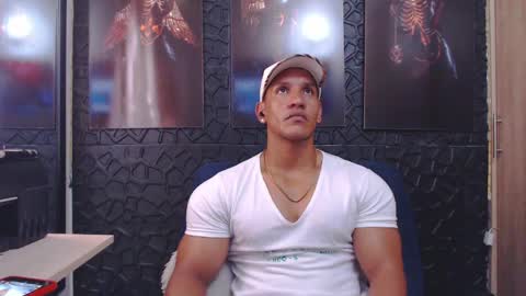 Viktor Herrera online show from 04/30/26, 02:23