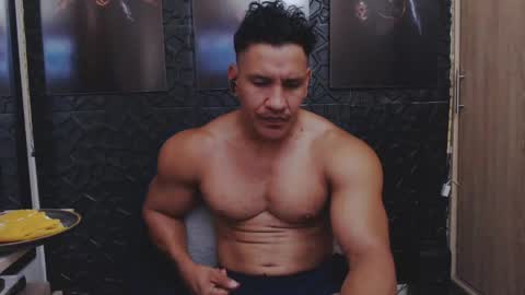 Viktor Herrera online show from 05/17/26, 02:13