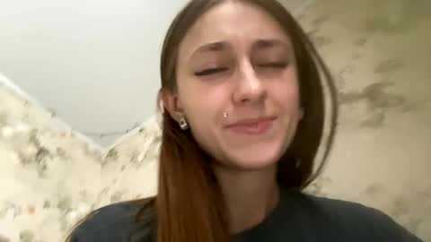 Snapshot of viktoria9898 chatting on 12/16/24, 09:35 Sweett online show from 12/16/24, 09:35