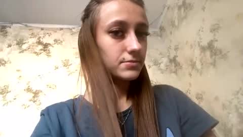 Snapshot of viktoria9898 chatting on 12/20/24, 08:38 Sweett online show from 12/20/24, 08:38