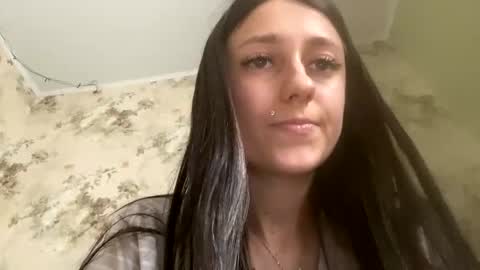 Snapshot of viktoria9898 chatting on 09/11/25, 12:05 Sweett online show from 09/11/25, 12:05
