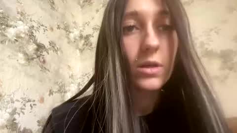 Snapshot of viktoria9898 chatting on 09/30/25, 11:37 Sweett online show from 09/30/25, 11:37