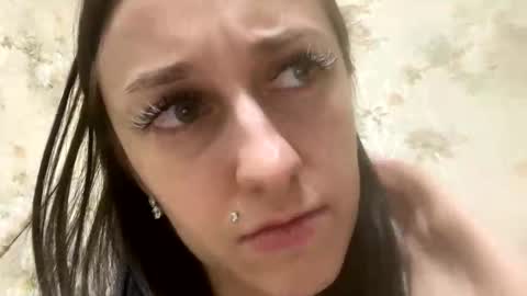 Snapshot of viktoria9898 chatting on 02/18/26, 11:44 Sweett online show from 02/18/26, 11:44