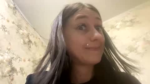 Snapshot of viktoria9898 chatting on 02/27/26, 10:32 Sweett online show from 02/27/26, 10:32